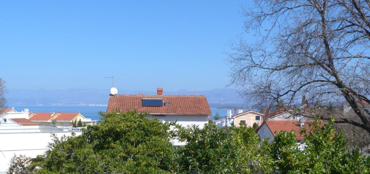 Apartments Monja & Dadi, Malinska, Vantacici Exterior foto